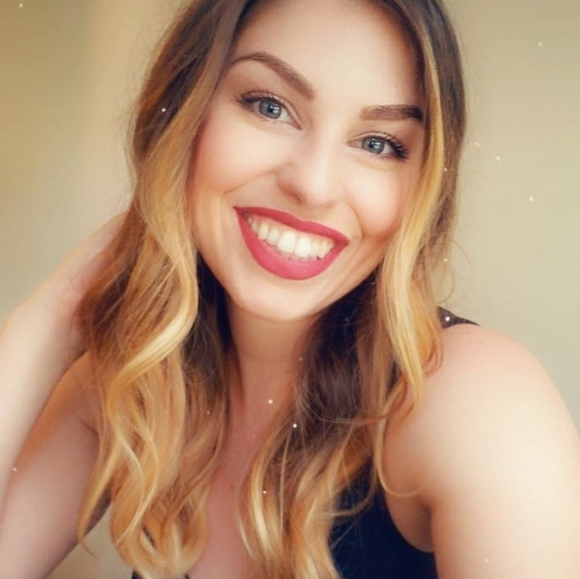 Meet your Posher, Ashley - Picture 1 of 2